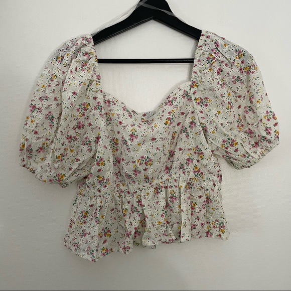 NEW Floral Eyelet Puff Sleeve Top Sz Medium Wild Fable Target - Picture 4 of 6